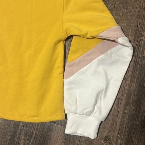 H&M Yellow and White Crewneck sweatshirt with Color-Block Design - Picture 6 of 7